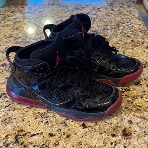 Jordan Flight 45 Kids' High-Top Sneakers in Black and Red